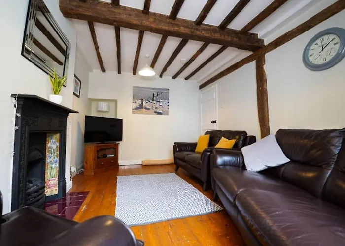 Characterful 3 Bedroom Cottage